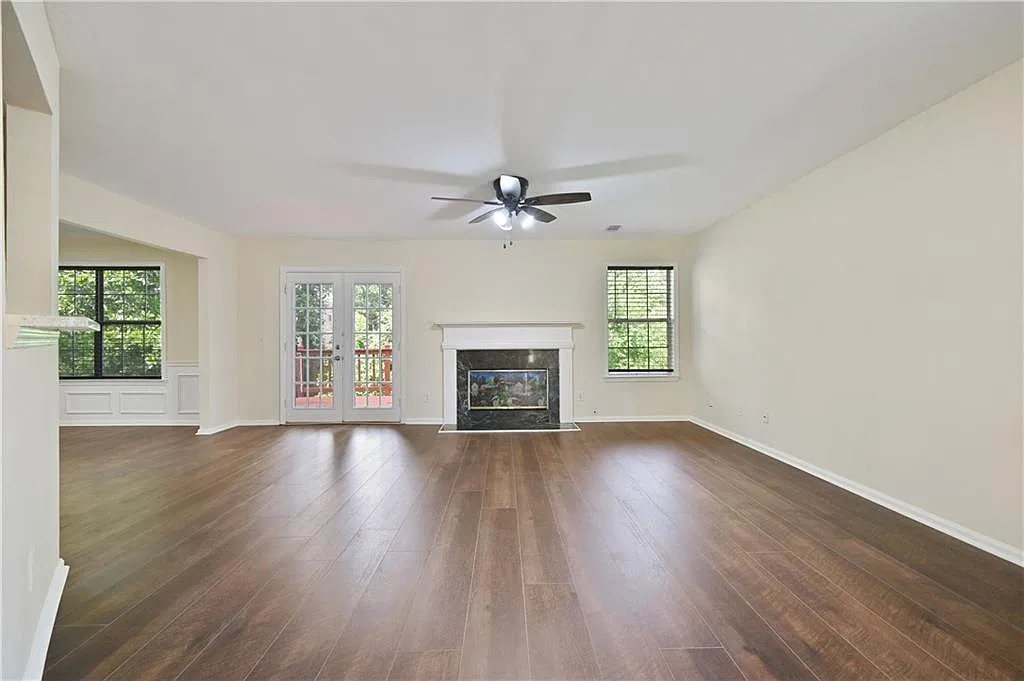 3 bed, 2200 sqft, $2,100 — Photo 3