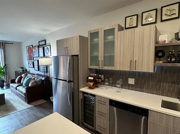 120 Crucible Dr, Harrison, NJ