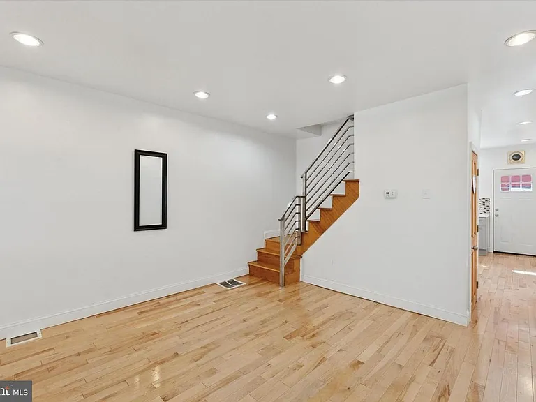 1313 S Stanley St — Photo 3