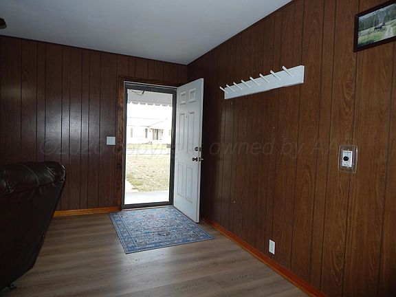 4th image of 1505 Graham St