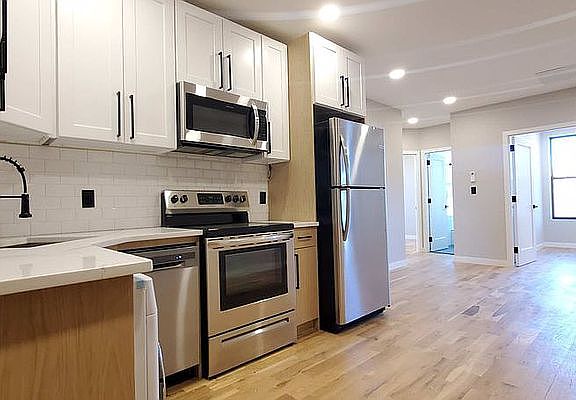 3rd image of 213 Saint Anns Ave APT 3