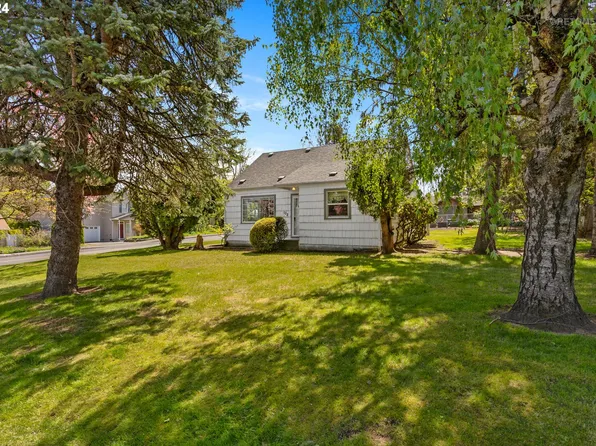102 SW 7th St, Troutdale, OR 97060