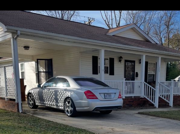 1205 N Main St