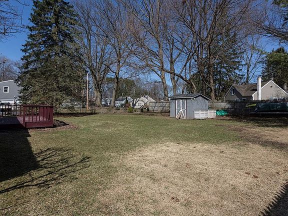5th image of 124 Williams St