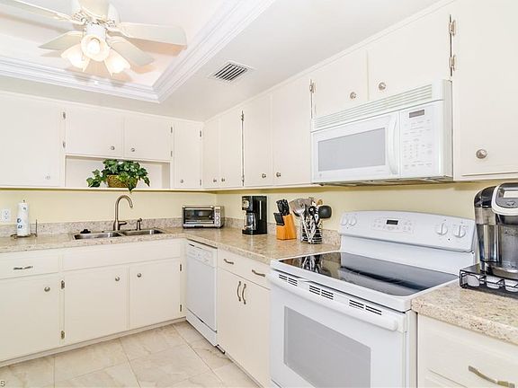 2nd image of 257 Palm Dr #257-1