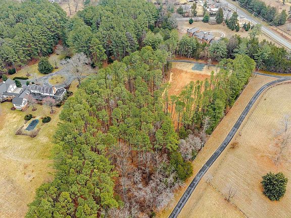 3rd image of Garth Rd