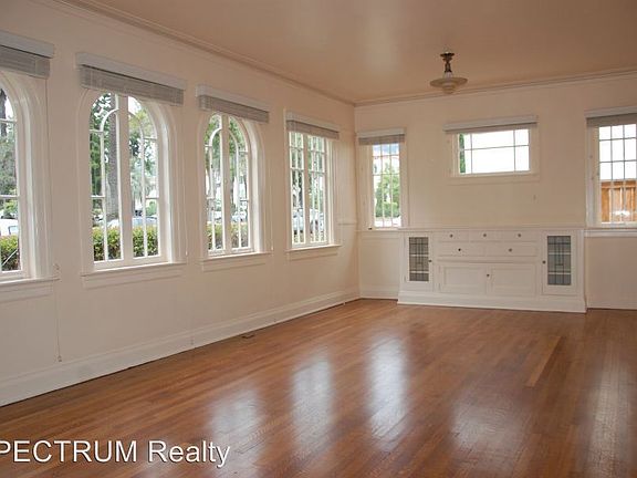 3rd image of 220 E Sola St APT 2