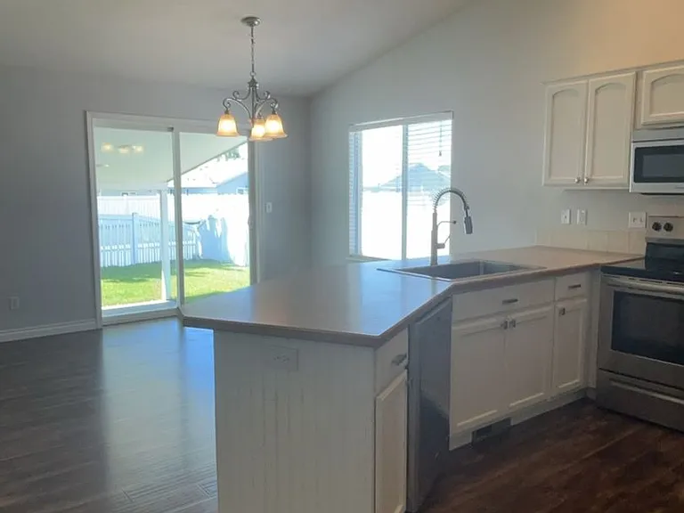 1537 Foxglove Ave — Photo 5