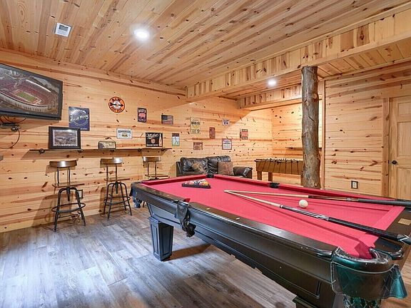 2nd image of 9733 Larimer Rd