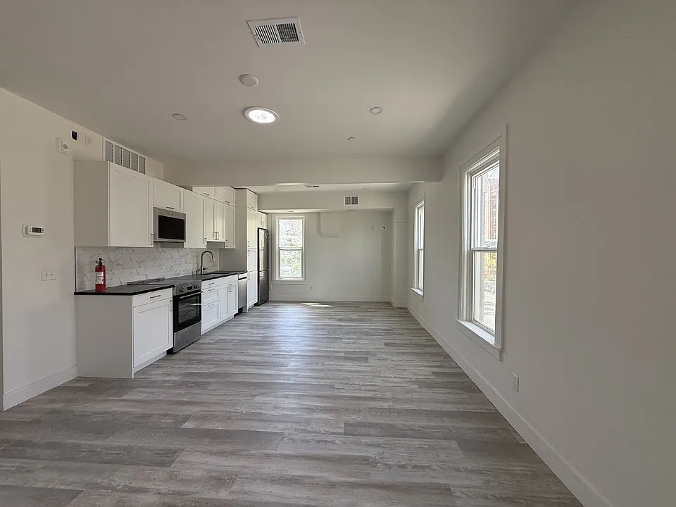 802 E 19th Ave #201