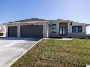4505 N 213th St, Elkhorn, NE 68022