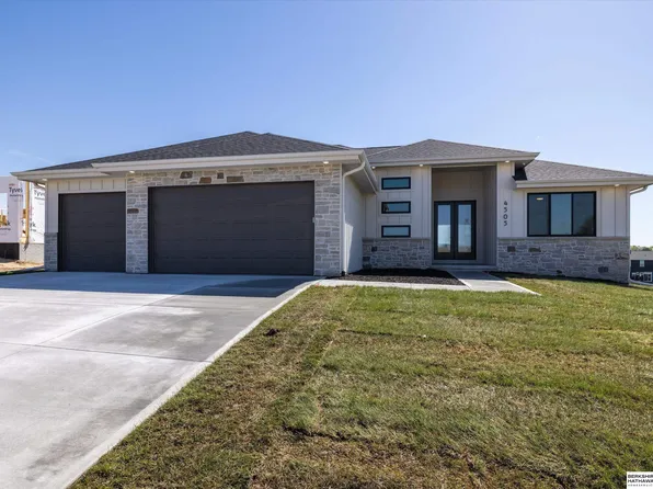 4505 N 213th St, Elkhorn, NE 68022