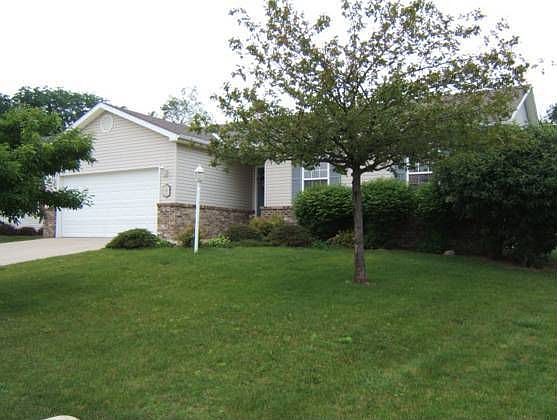 1st image of 490 Danbury Dr