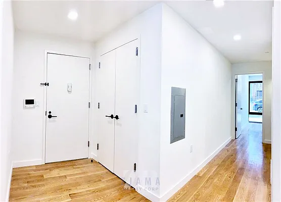 Rented by Zjama Realty Corp | media 21