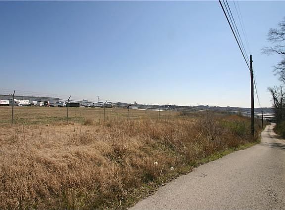 2nd image of 1825 Lebanon Pike