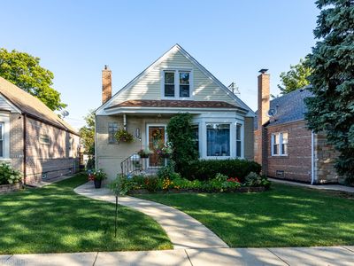 5954 W Giddings St, Chicago, IL, 60630