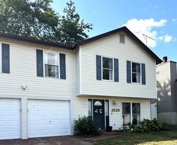 2525 Weymouth Dr, High Ridge, MO, 63049