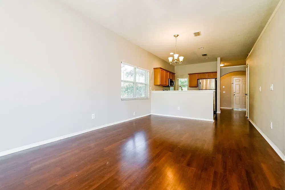 3 bed, 2.0 bath, 1189 sqft, $2,000 — Photo 3