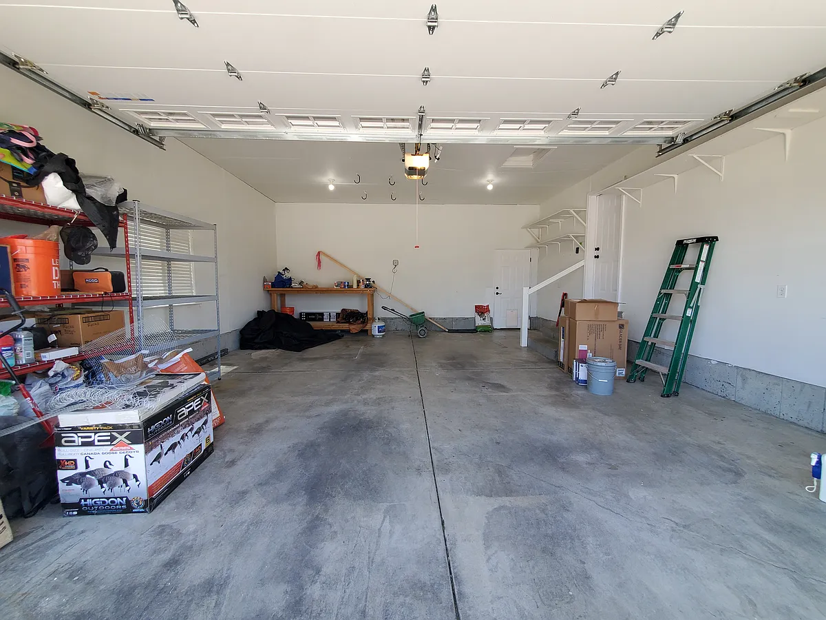 Building Photo - 648 S Holladay Dr