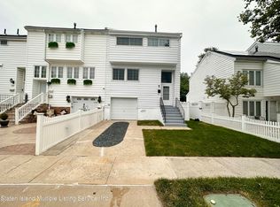 39 Dover Grn, Staten Island, NY 10312