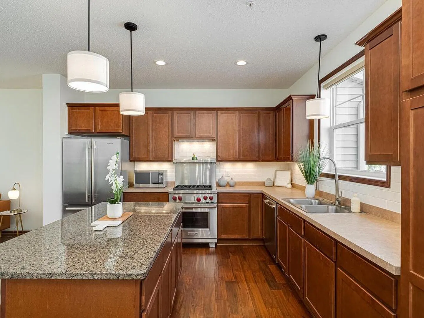 Exceptional Maple Grove 4 bed, 3 bath spacious townhome for rent. — Photo 3