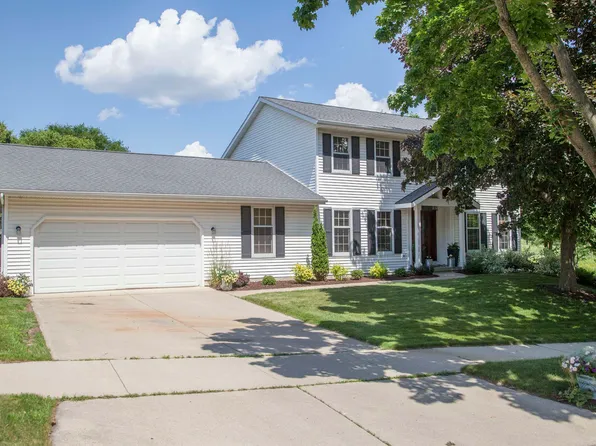 2945 Maple Run Dr, Madison, WI 53719