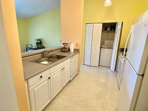 2nd image of 33211 Harbour Vista Cir