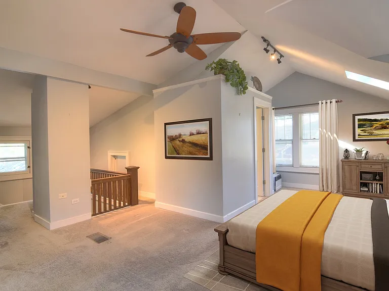 208 N Oak Ave — Photo 10