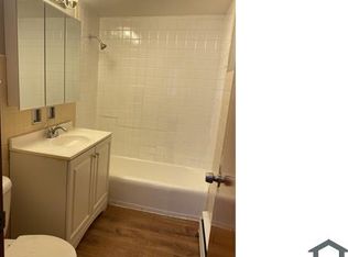 2320 W Garfield Blvd APT 303, Chicago, IL 60609