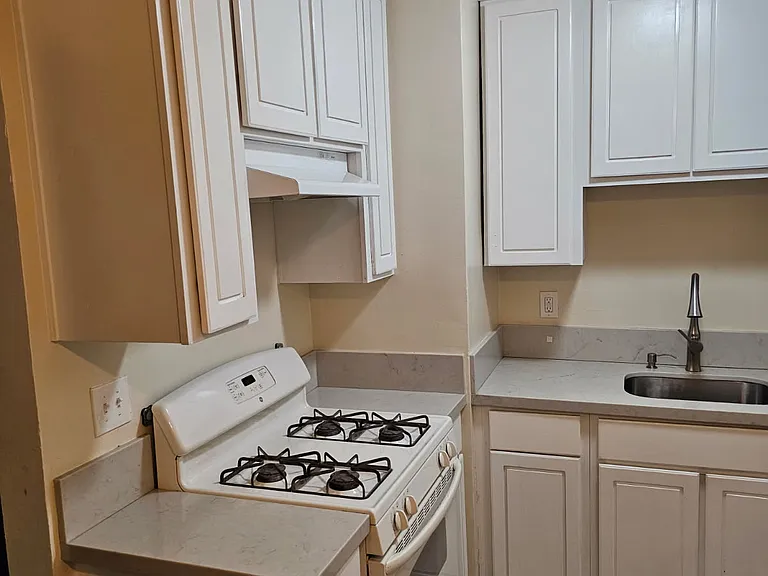 12136 Burbank Blvd #102 — Photo 3