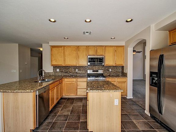 4th image of 233 W Raven Dr