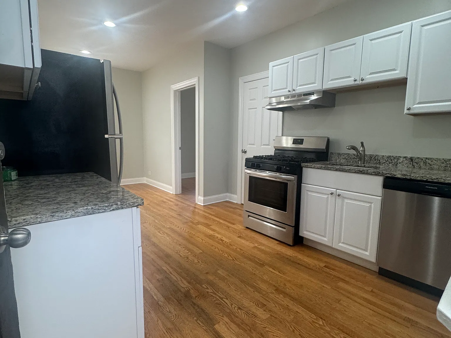 2 bed, $1,700 — Photo 4