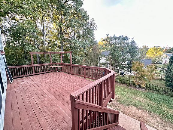 4th image of 3905 Lynnhaven Ln