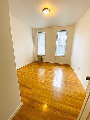4th image of 3005 42nd St APT 1R