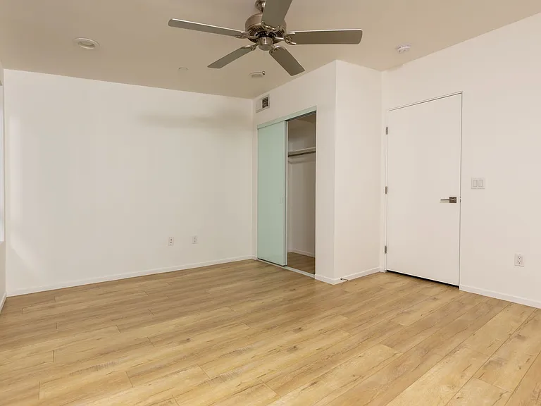 Echo Designer Loft Apartments — Photo 34