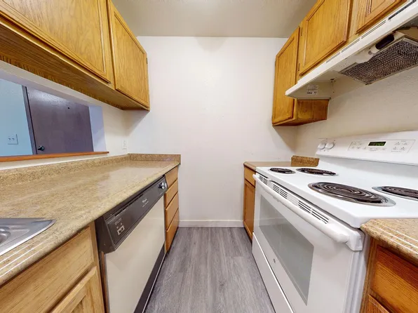 North Greenwood, 13826 Greenwood Ave N APT 32, Seattle, WA 98133