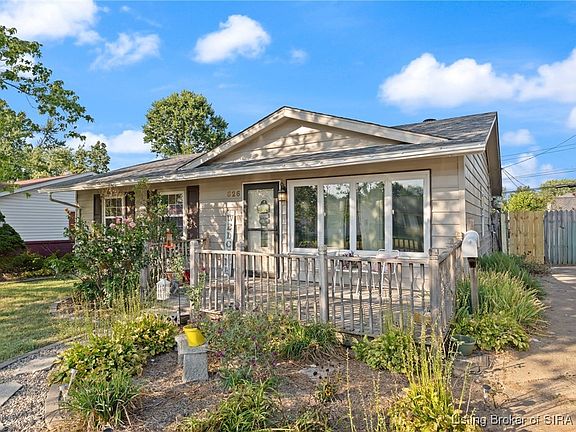 3rd image of 826 Sandra Drive