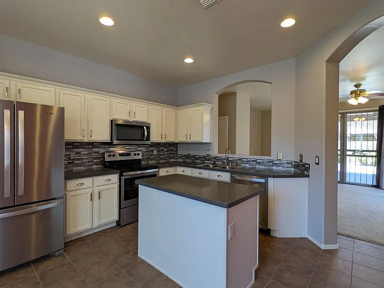 4236 E Oxford Ln — Photo 11