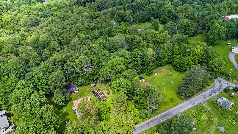 4th image of 471 Eminence Road Road