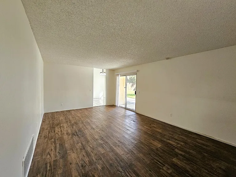 24657 Carolyn Ave — Photo 13