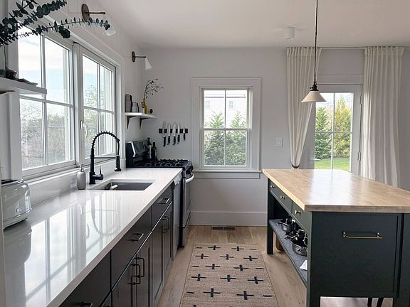 3rd image of 52 Newtown Rd