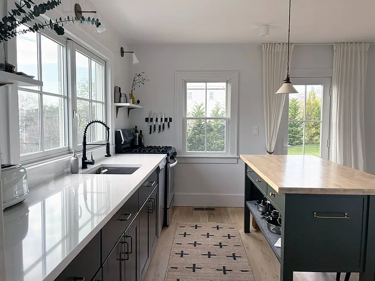 52 Newtown Rd — Photo 3