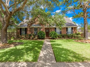 2401 San Augustine Ln, Friendswood, TX 77546