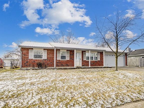 2nd image of 2418 Saint Andrews Dr