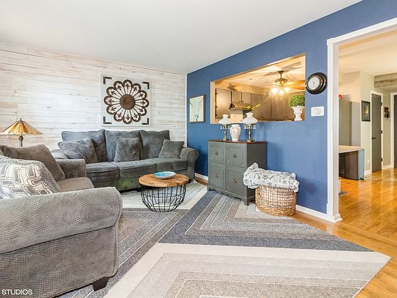 4th image of 939 Symphony Dr