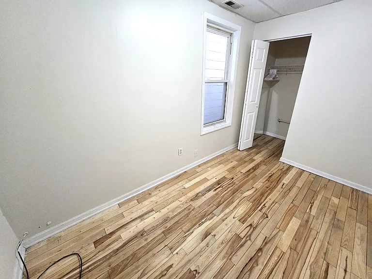 2352 S Canal St #2R — Photo 7