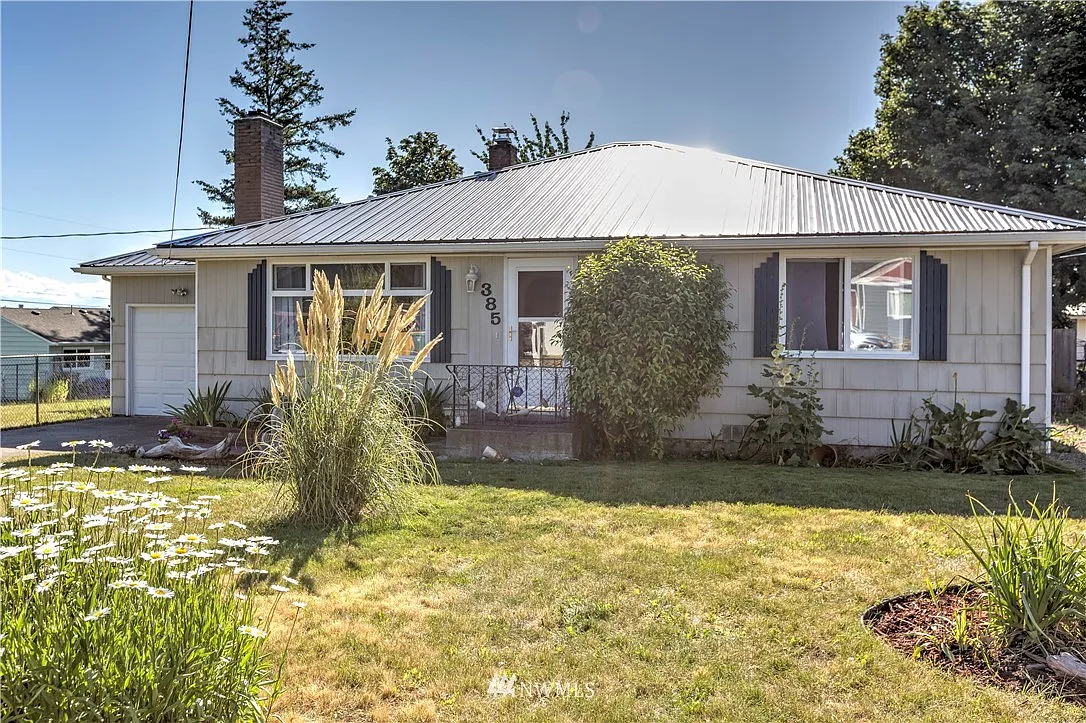 385 SE Quaker Street SE photo 1
