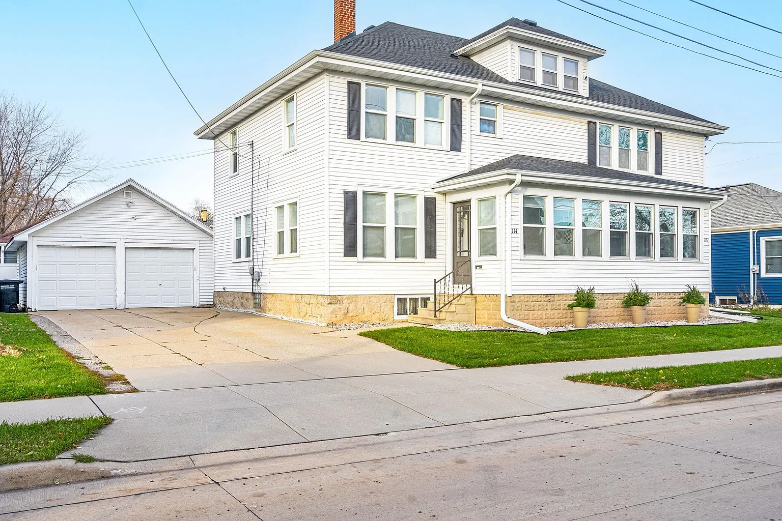 114 E Parkway Ave photo 1