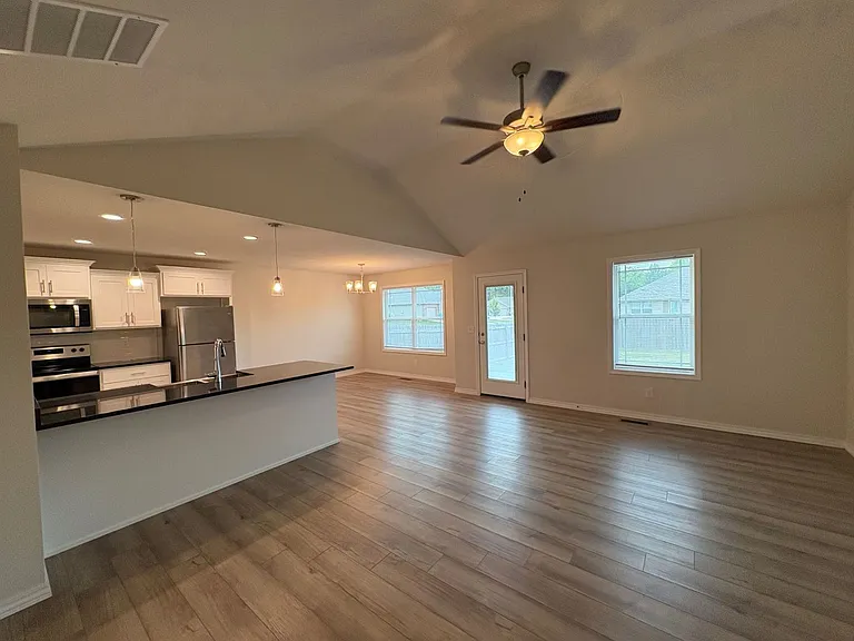 4354 W Riley St — Photo 2