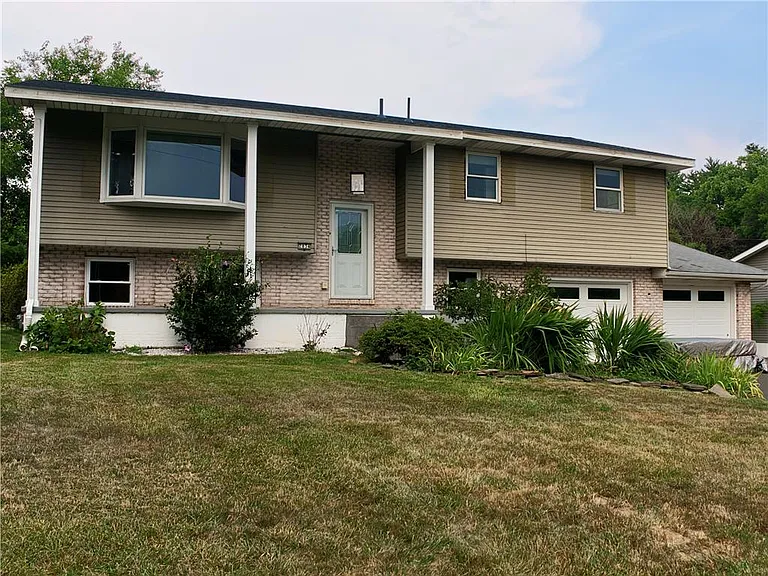 2834 Center St — Photo 2